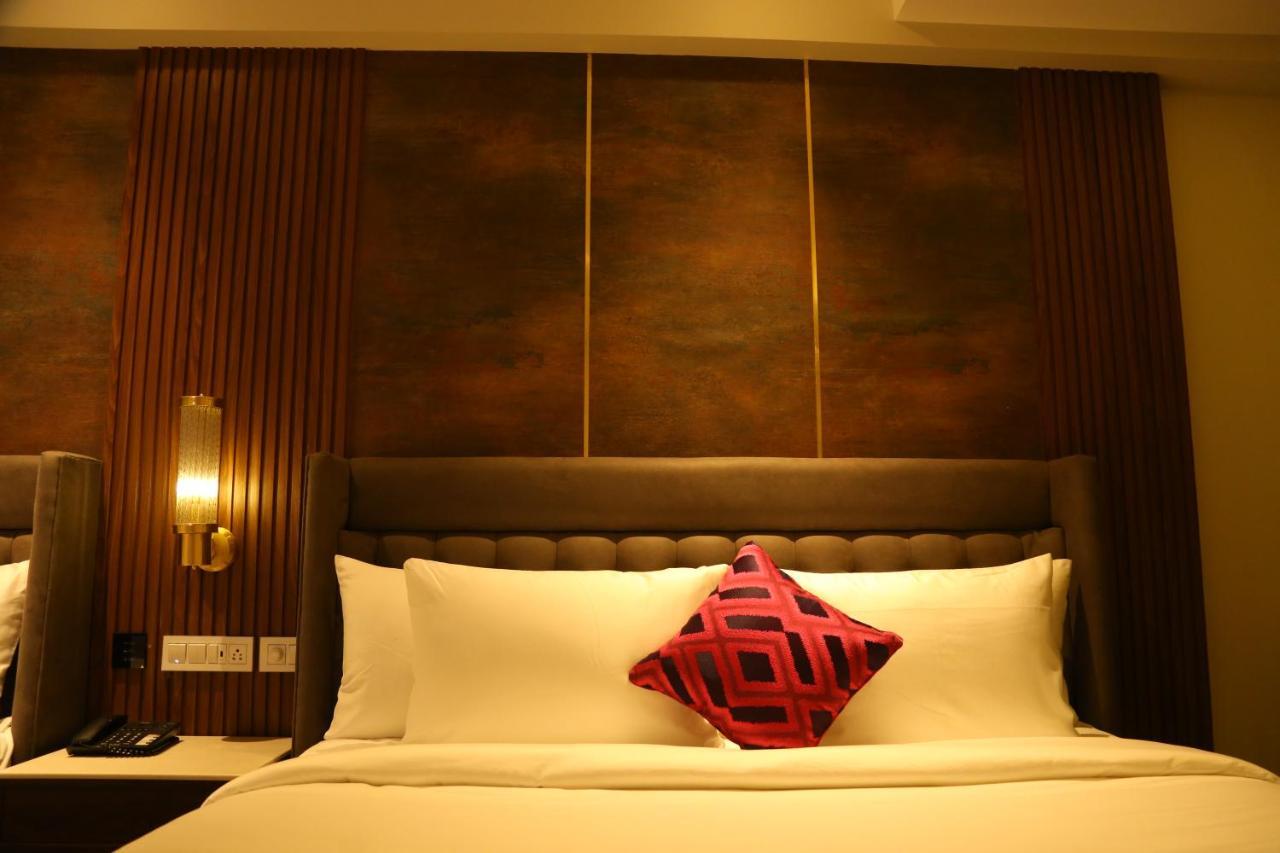 Dreamz Inn & Suites Zirakpur Buitenkant foto