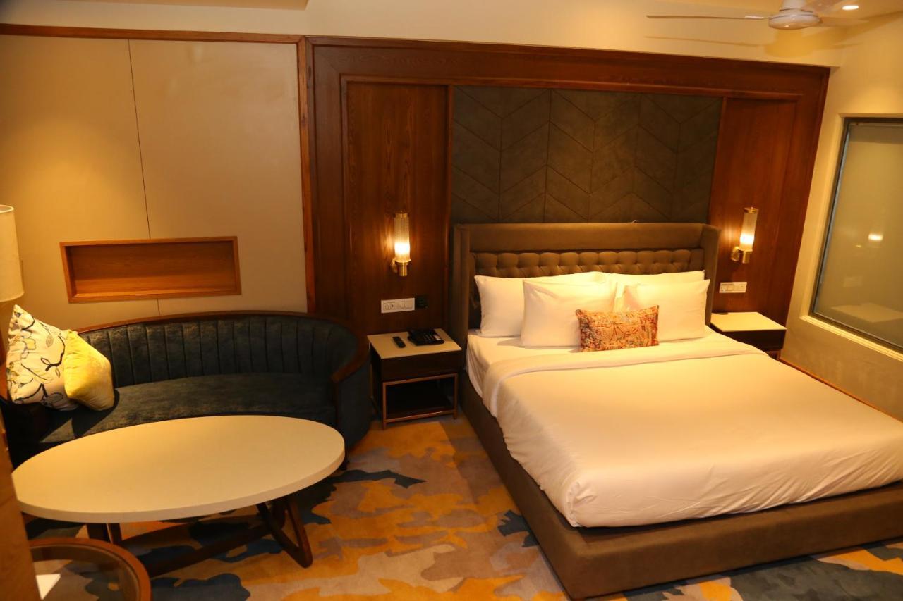 Dreamz Inn & Suites Zirakpur Buitenkant foto