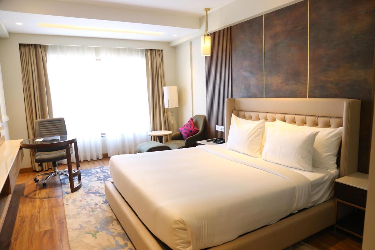 Dreamz Inn & Suites Zirakpur Buitenkant foto