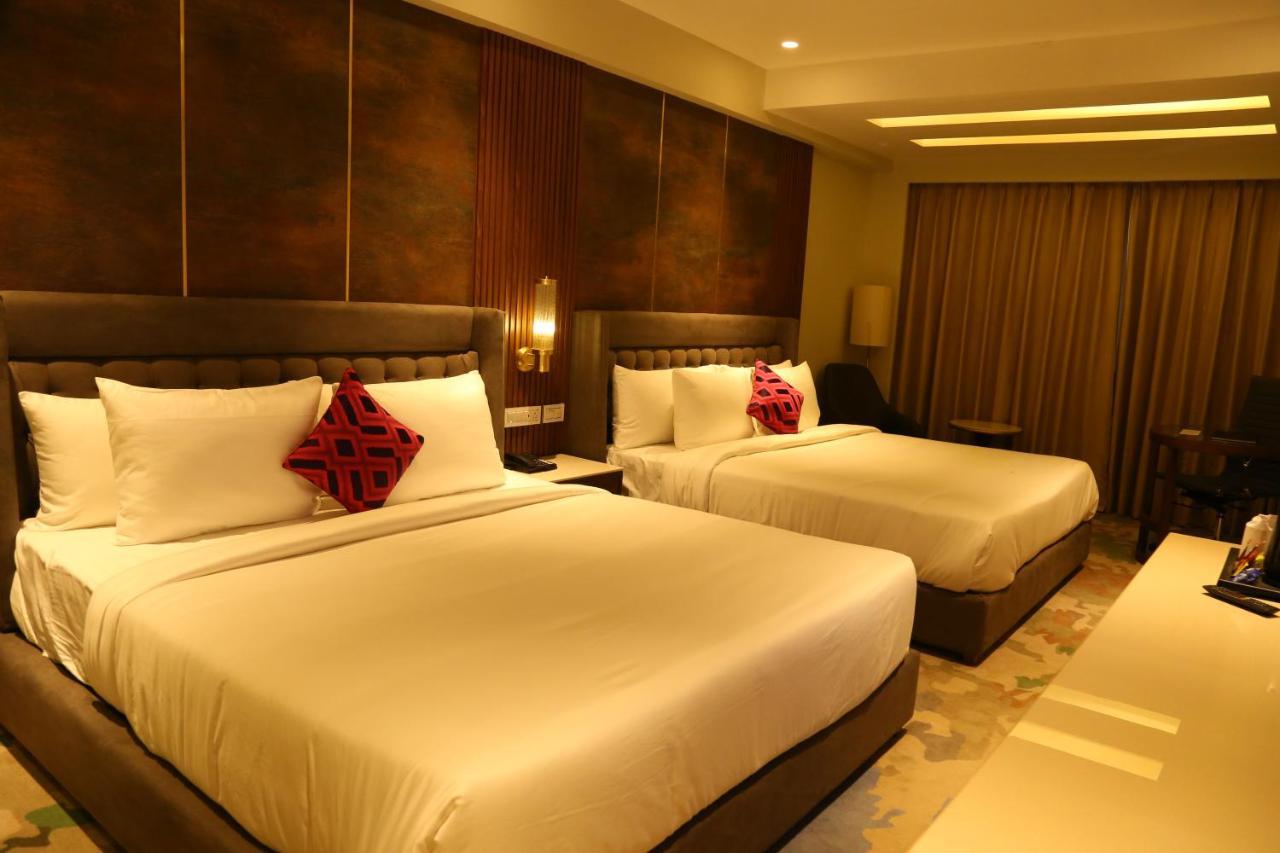 Dreamz Inn & Suites Zirakpur Buitenkant foto
