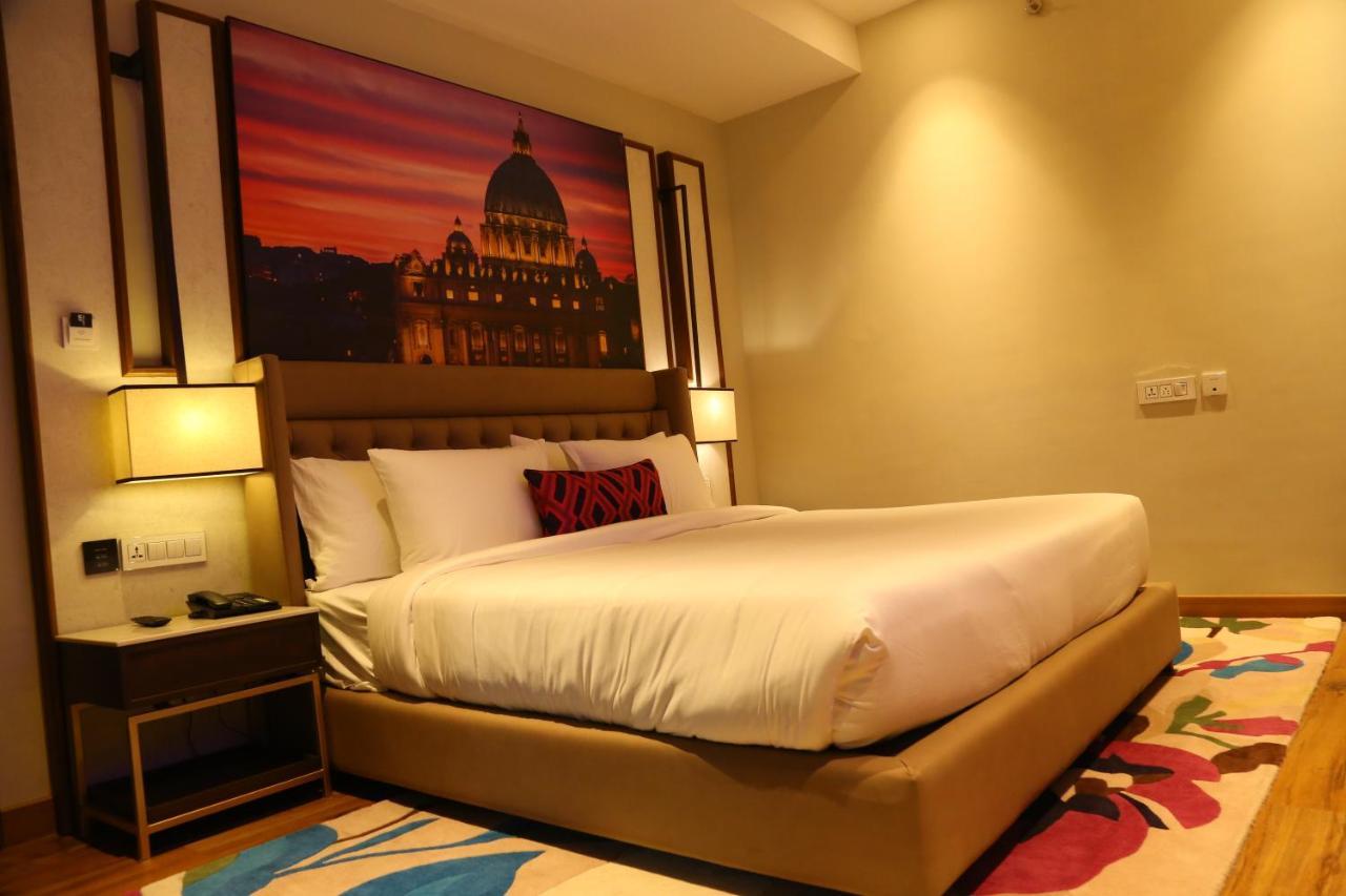 Dreamz Inn & Suites Zirakpur Buitenkant foto