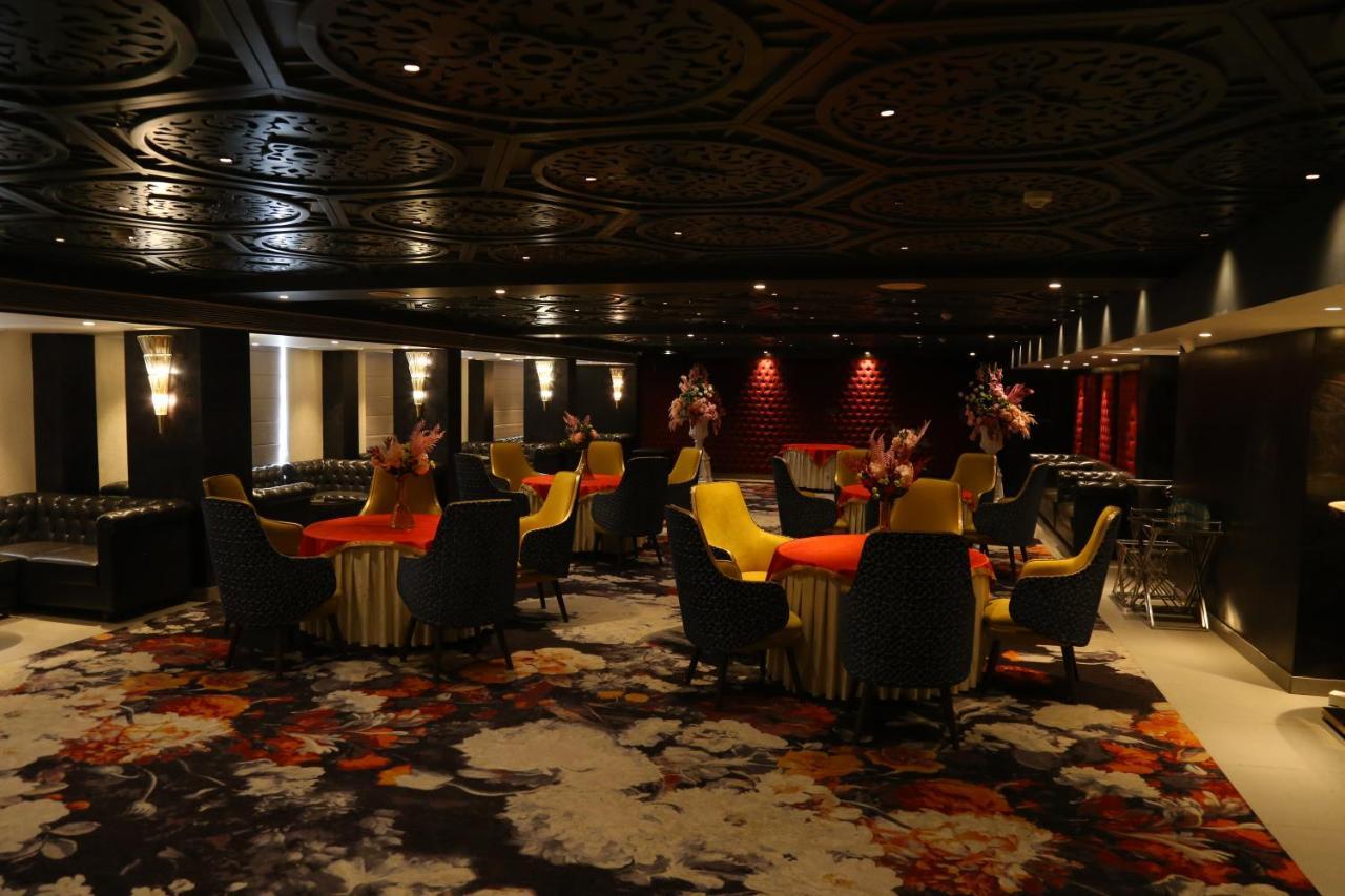 Dreamz Inn & Suites Zirakpur Buitenkant foto