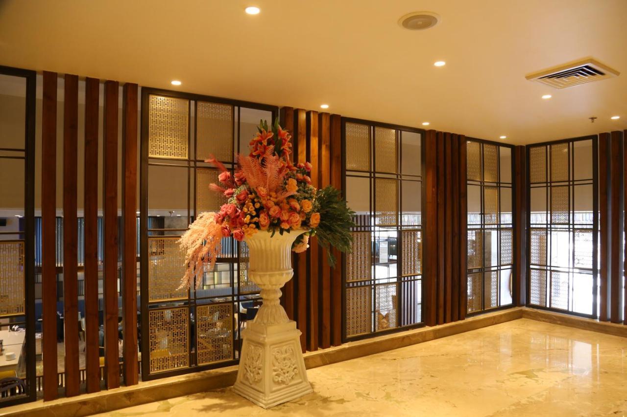 Dreamz Inn & Suites Zirakpur Buitenkant foto