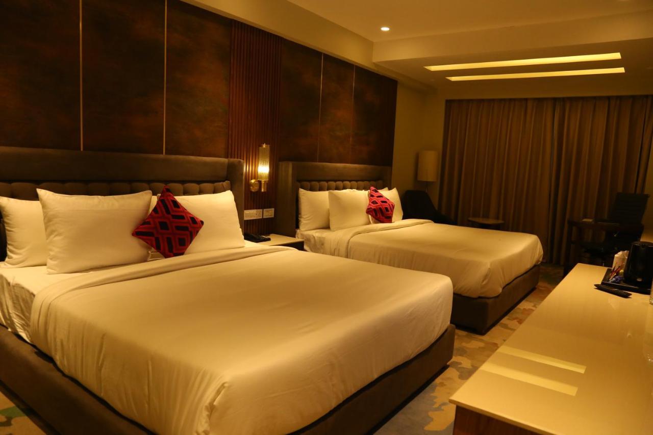 Dreamz Inn & Suites Zirakpur Buitenkant foto