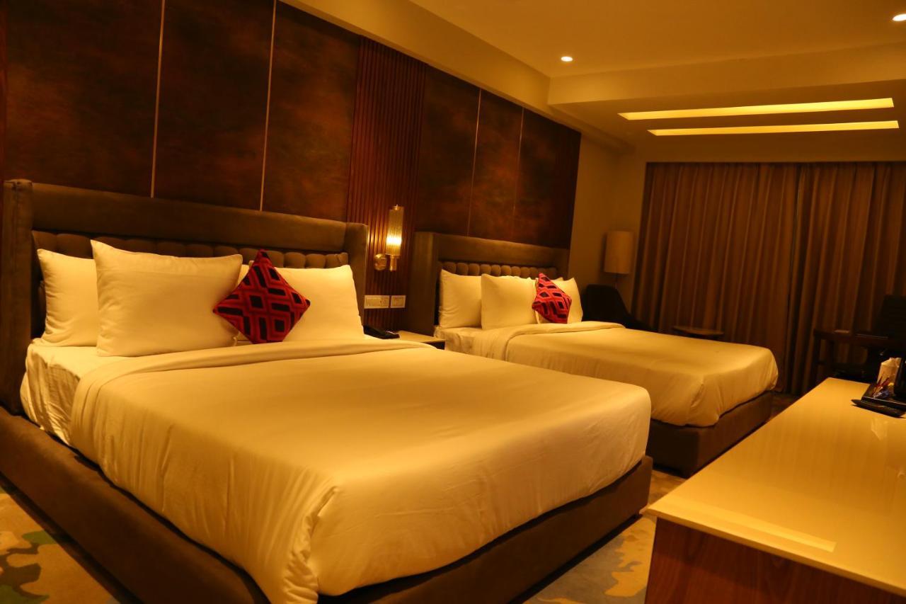 Dreamz Inn & Suites Zirakpur Buitenkant foto