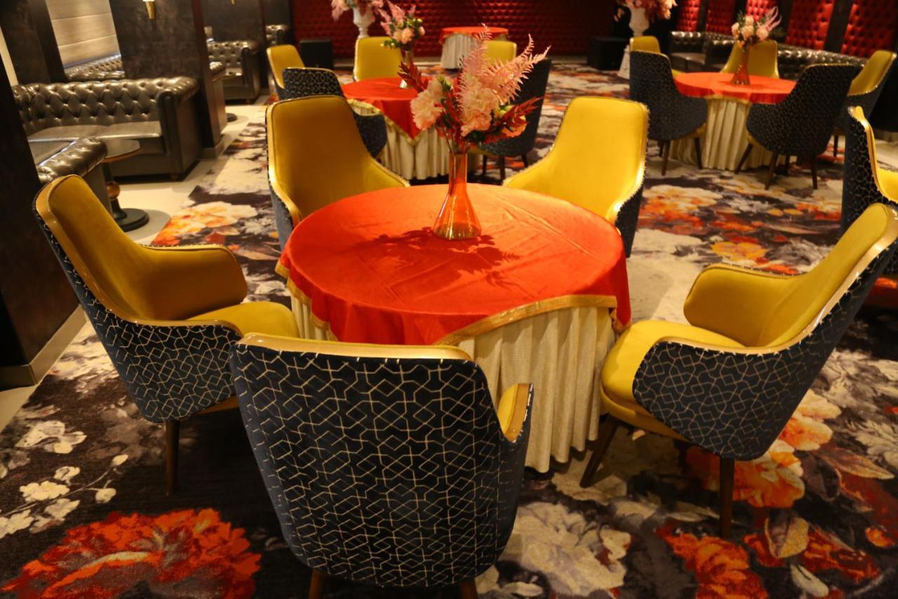 Dreamz Inn & Suites Zirakpur Buitenkant foto