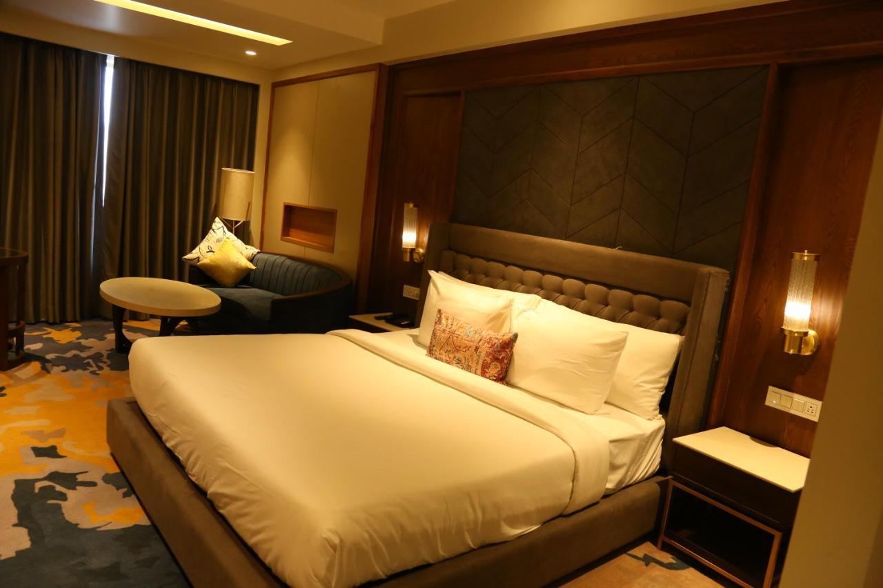 Dreamz Inn & Suites Zirakpur Buitenkant foto
