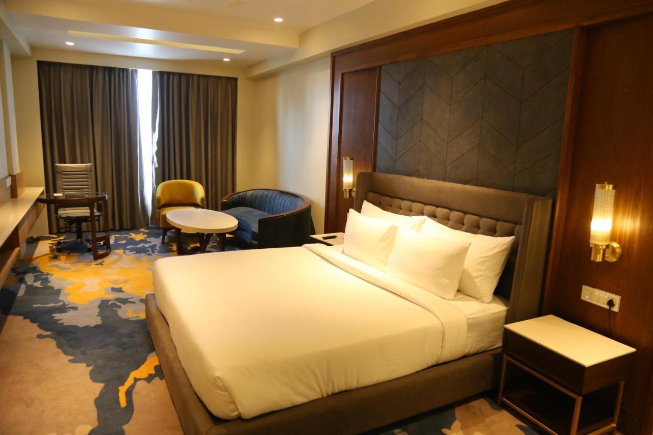 Dreamz Inn & Suites Zirakpur Buitenkant foto