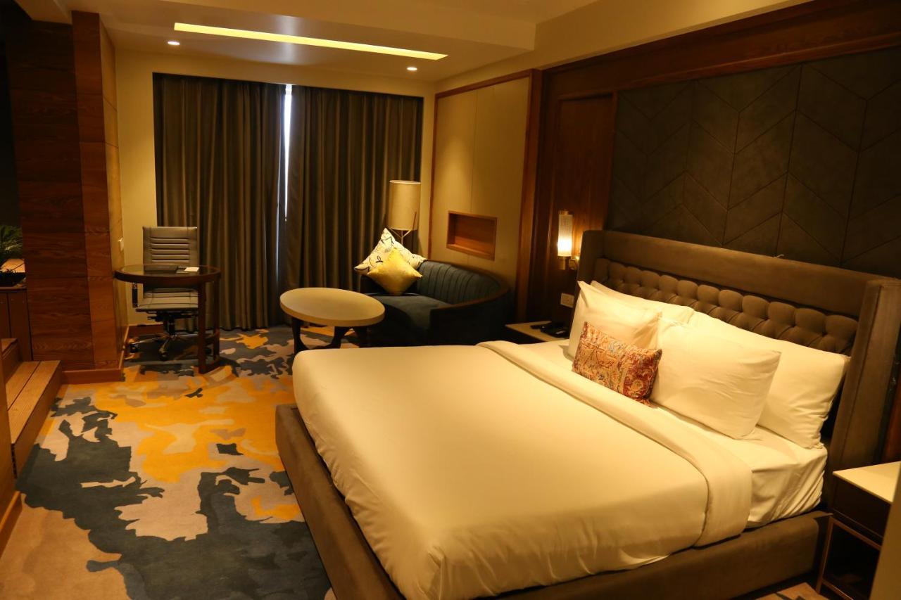 Dreamz Inn & Suites Zirakpur Buitenkant foto