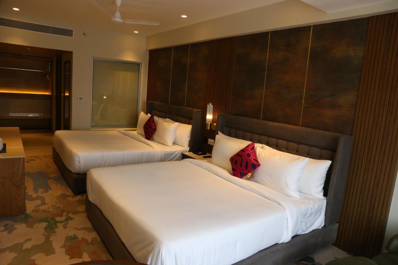 Dreamz Inn & Suites Zirakpur Buitenkant foto