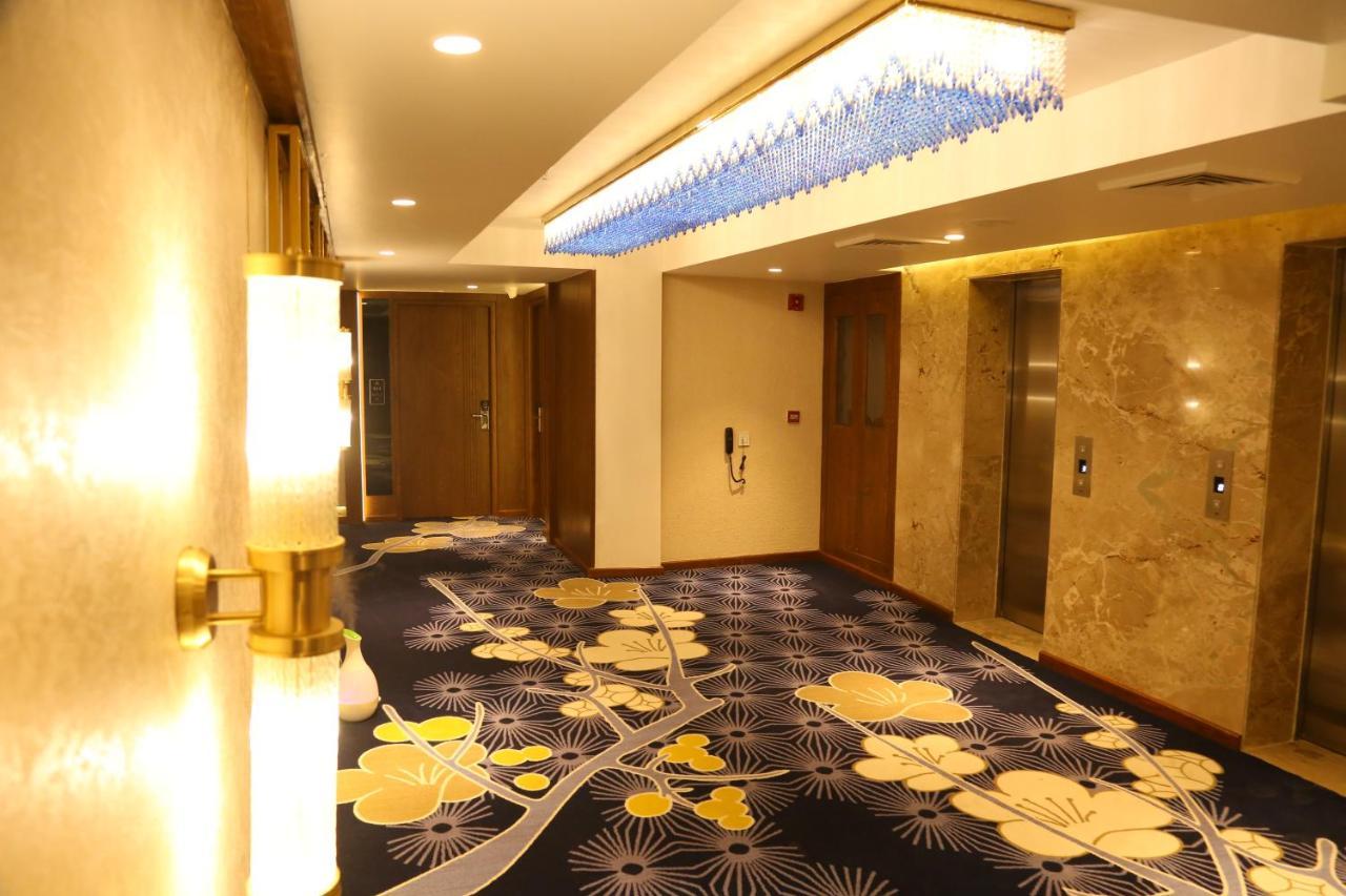 Dreamz Inn & Suites Zirakpur Buitenkant foto