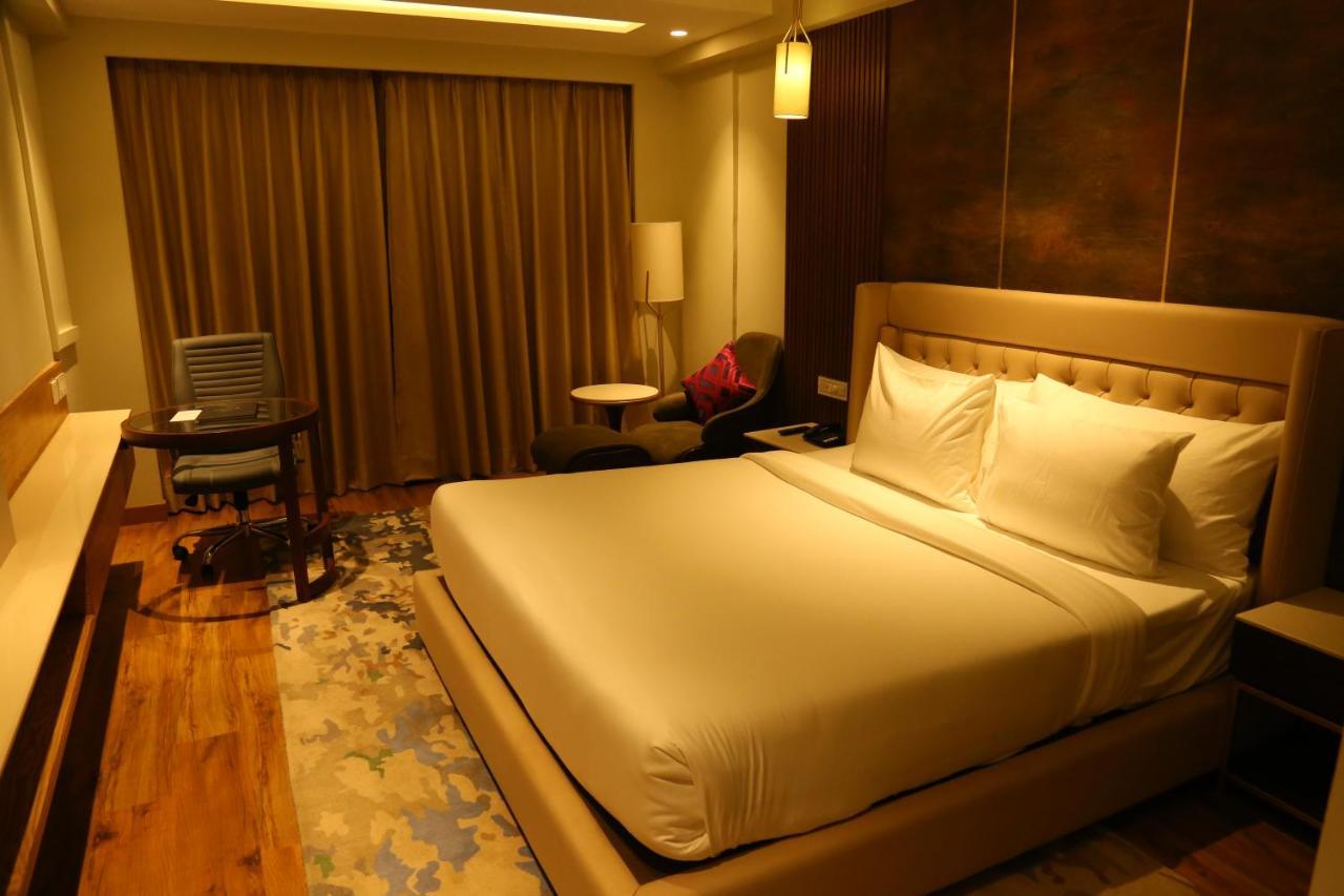 Dreamz Inn & Suites Zirakpur Buitenkant foto