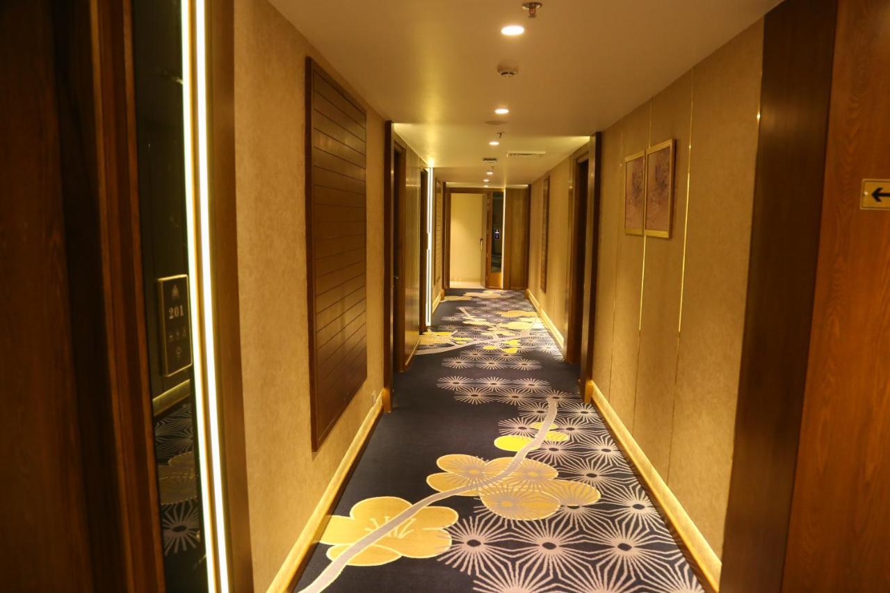 Dreamz Inn & Suites Zirakpur Buitenkant foto