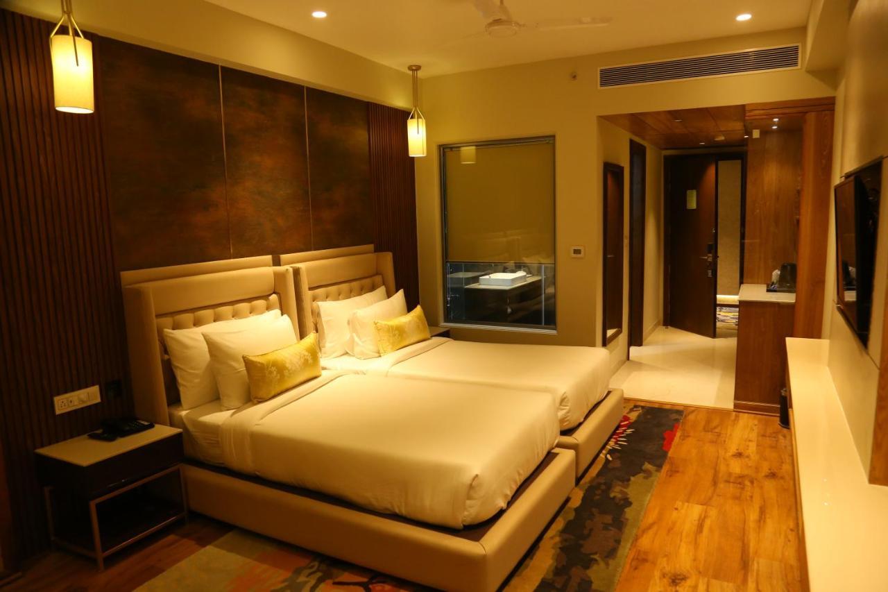 Dreamz Inn & Suites Zirakpur Buitenkant foto