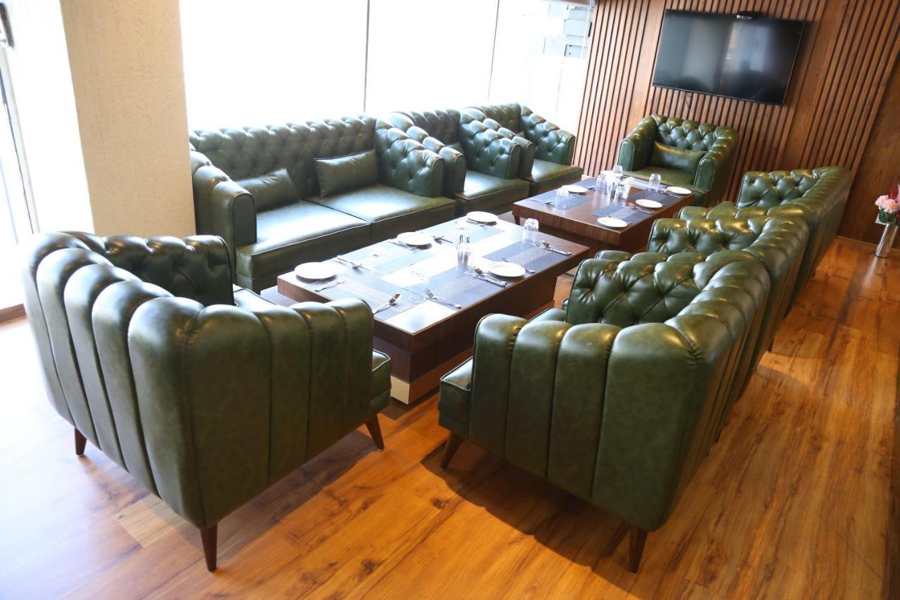 Dreamz Inn & Suites Zirakpur Buitenkant foto