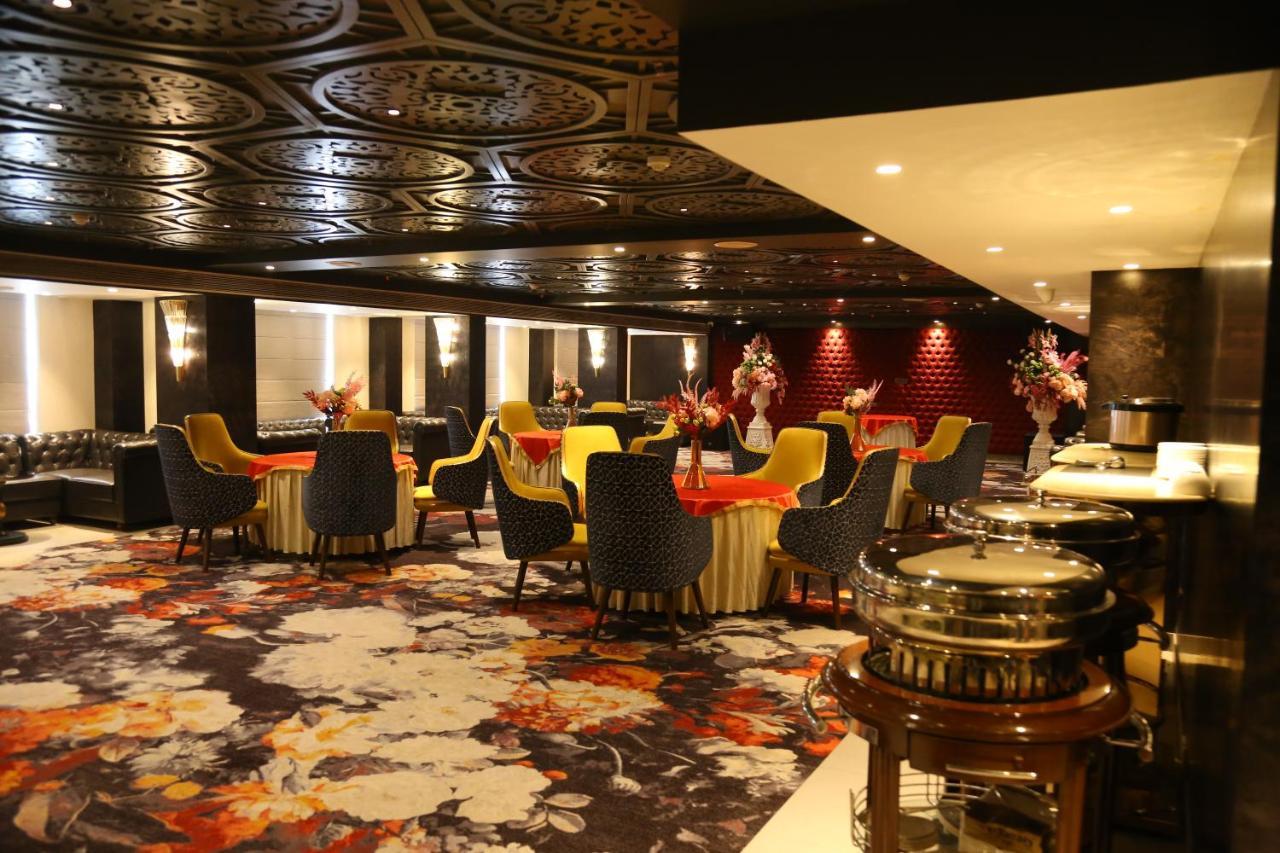 Dreamz Inn & Suites Zirakpur Buitenkant foto