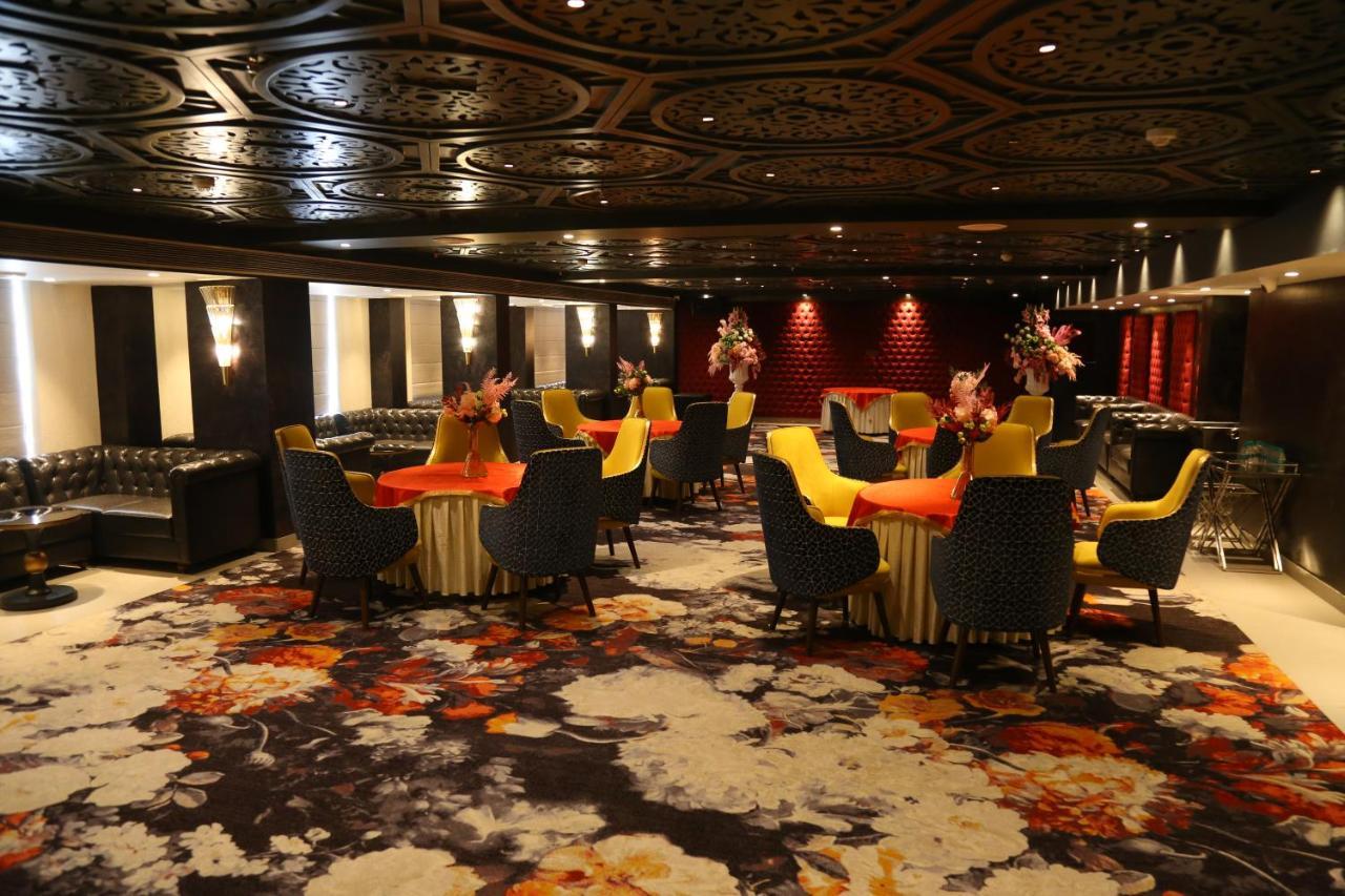 Dreamz Inn & Suites Zirakpur Buitenkant foto