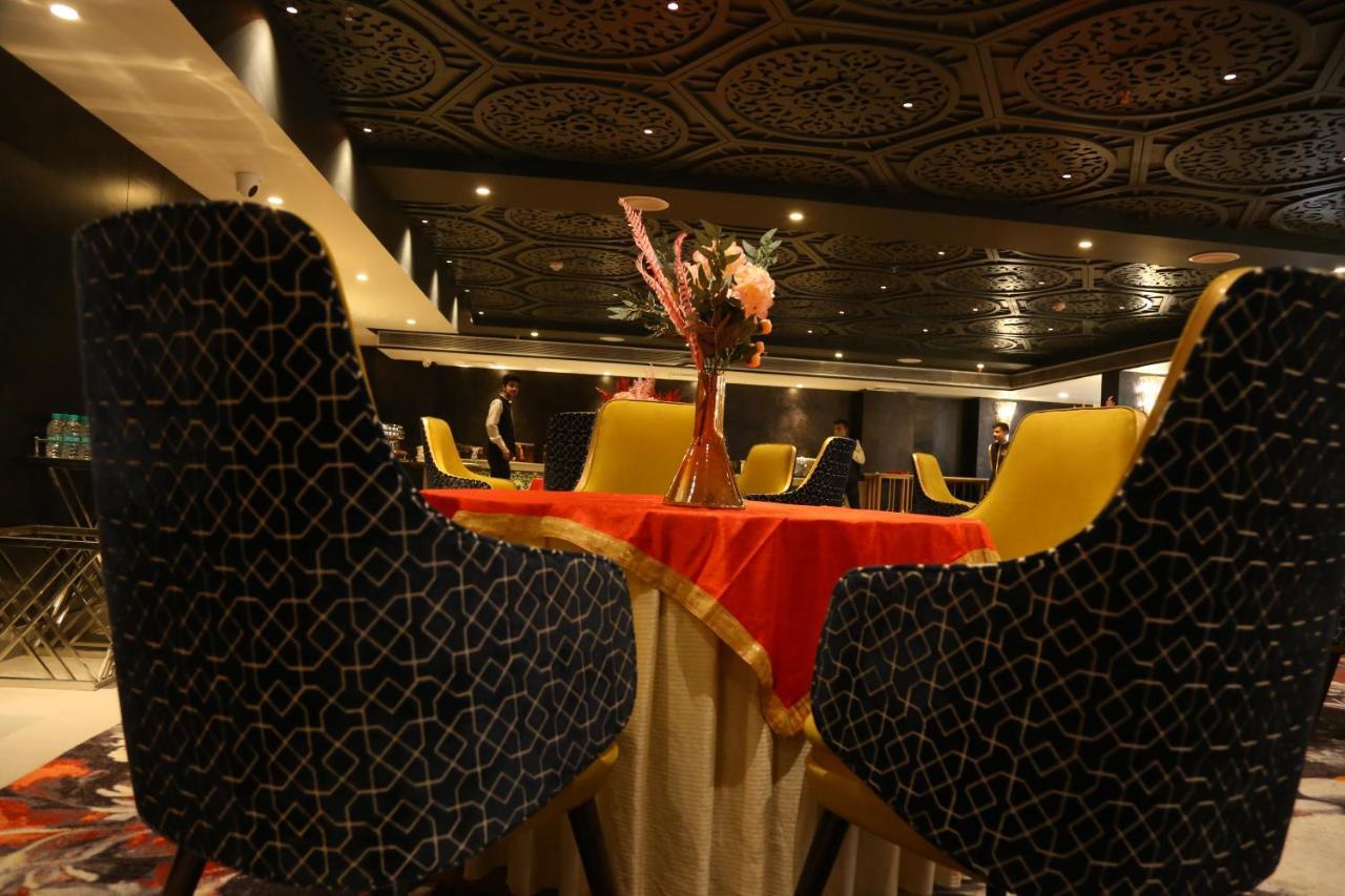 Dreamz Inn & Suites Zirakpur Buitenkant foto
