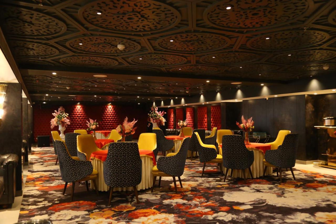 Dreamz Inn & Suites Zirakpur Buitenkant foto